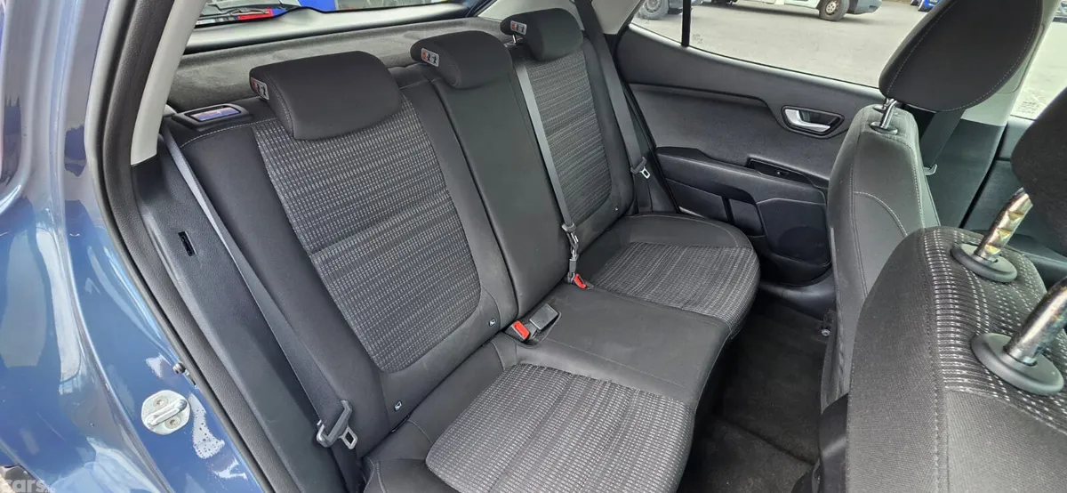 Kia Stonic Estate/Jeep, Petrol, 2018, Blue