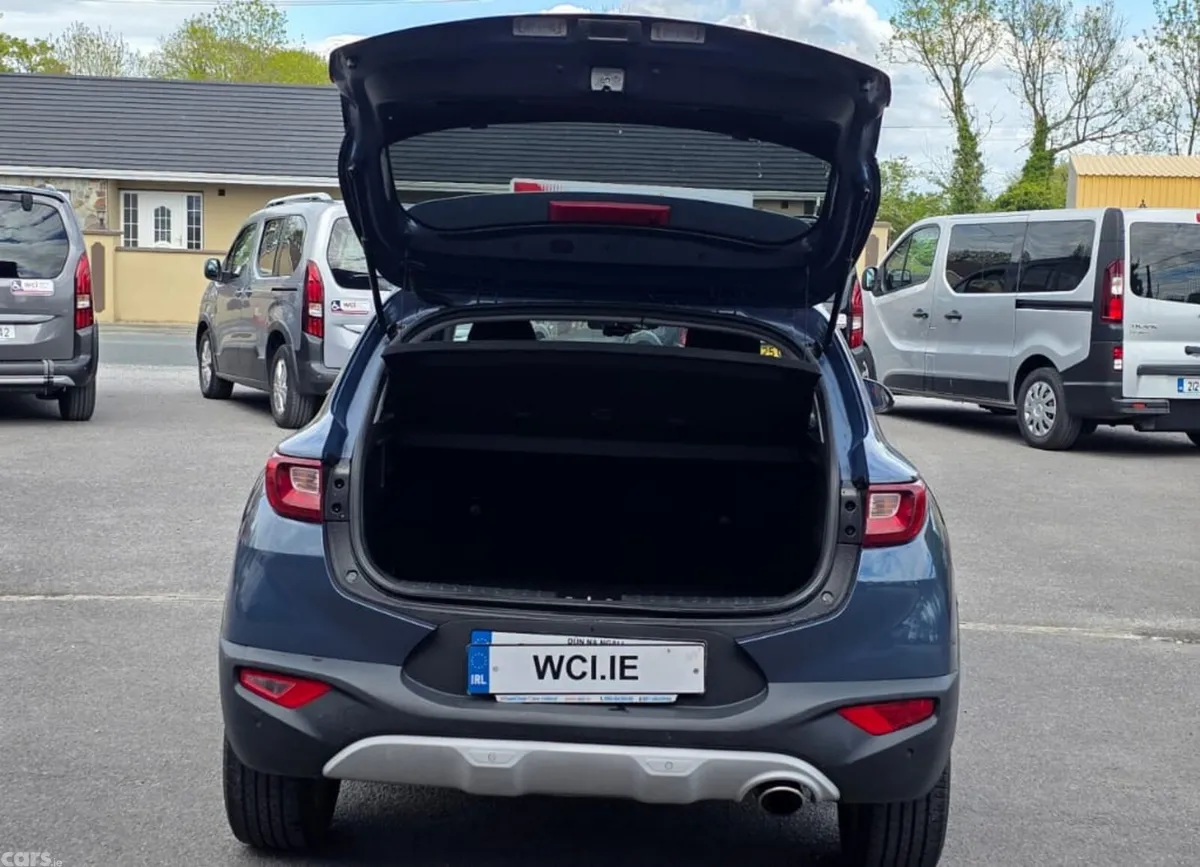 Kia Stonic Estate/Jeep, Petrol, 2018, Blue