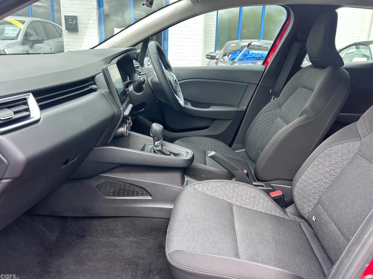 Renault Clio Hatchback, Petrol, 2023, Red