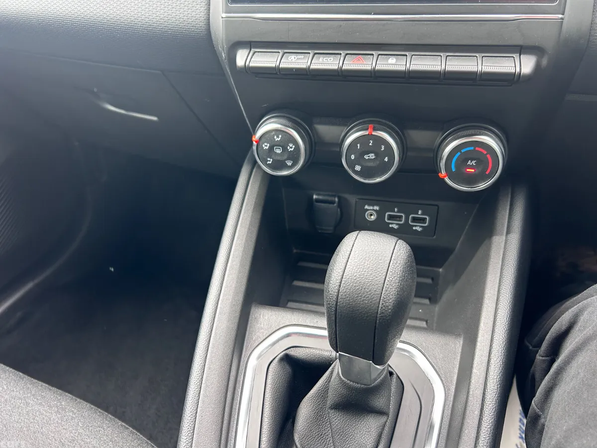 Renault Clio Hatchback, Petrol, 2023, Red