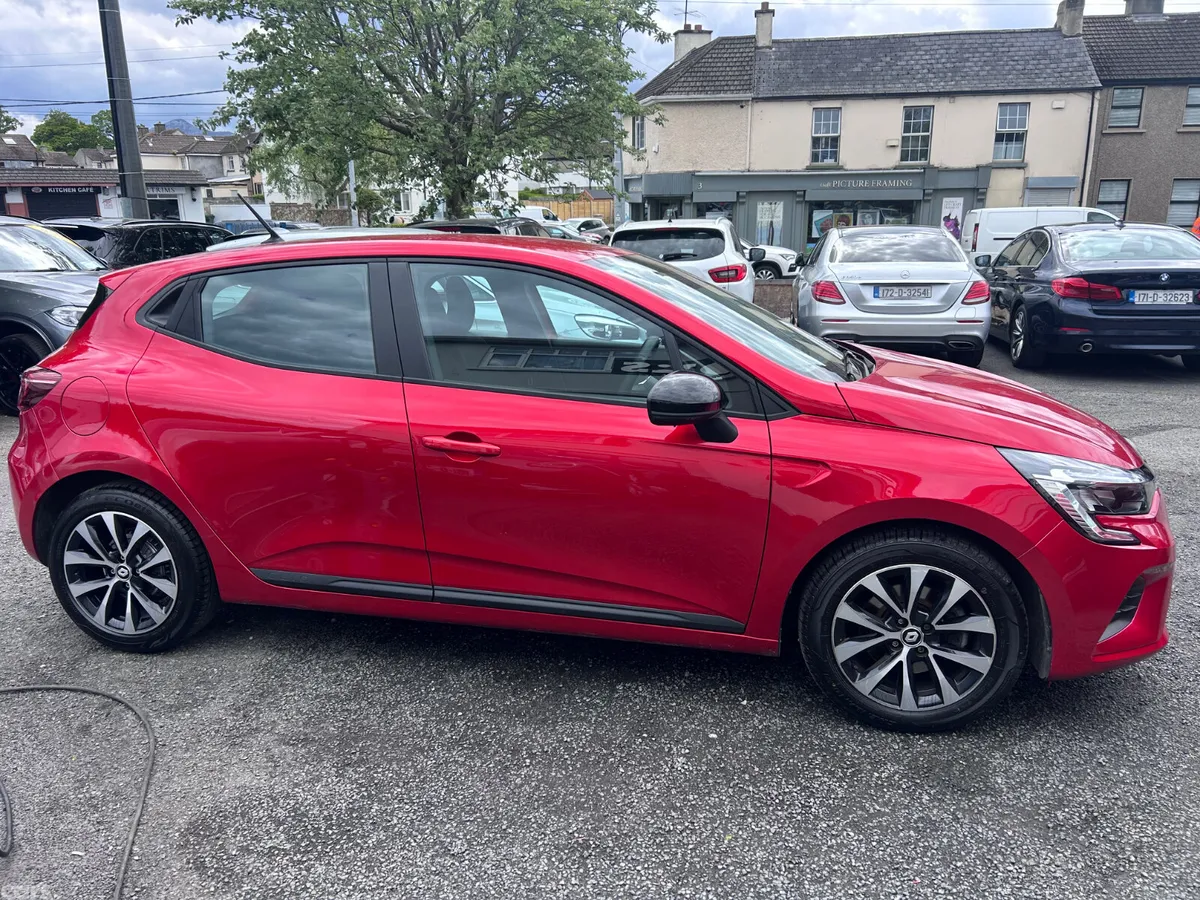 Renault Clio Hatchback, Petrol, 2023, Red