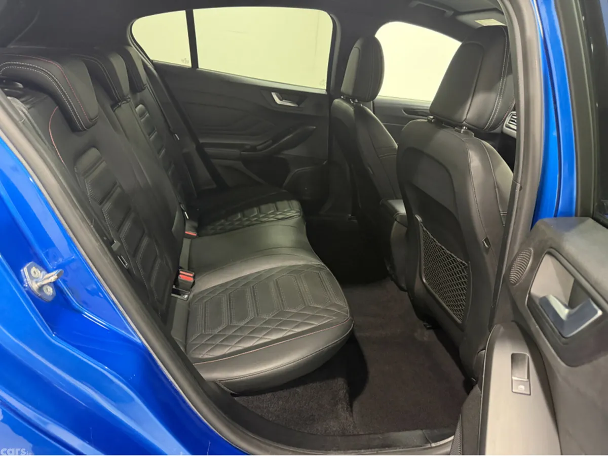 Ford Focus Hatchback, Diesel, 2023, Blue