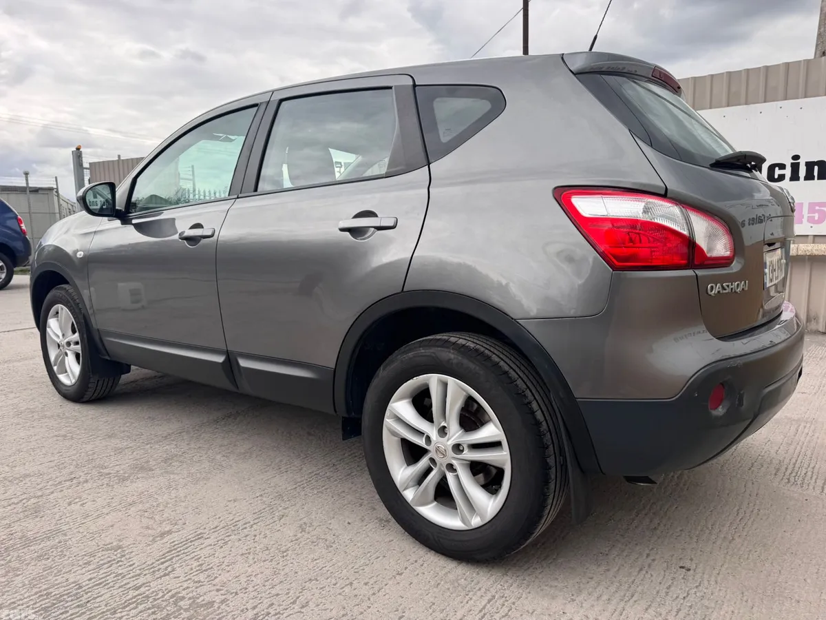 Nissan Qashqai Hatchback, Diesel, 2013, Grey