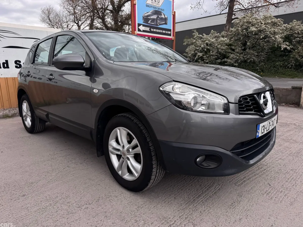 Nissan Qashqai Hatchback, Diesel, 2013, Grey