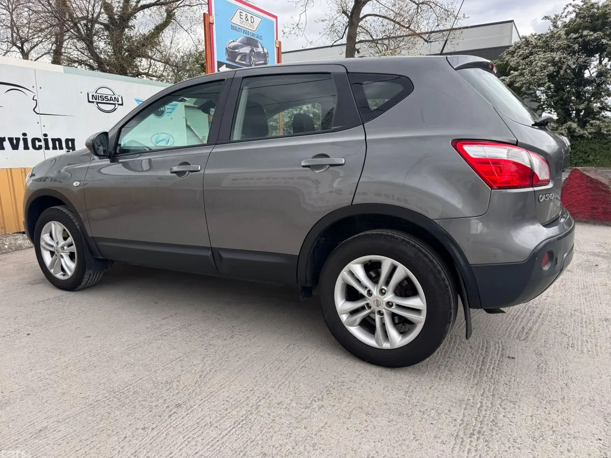 Nissan Qashqai Hatchback, Diesel, 2013, Grey