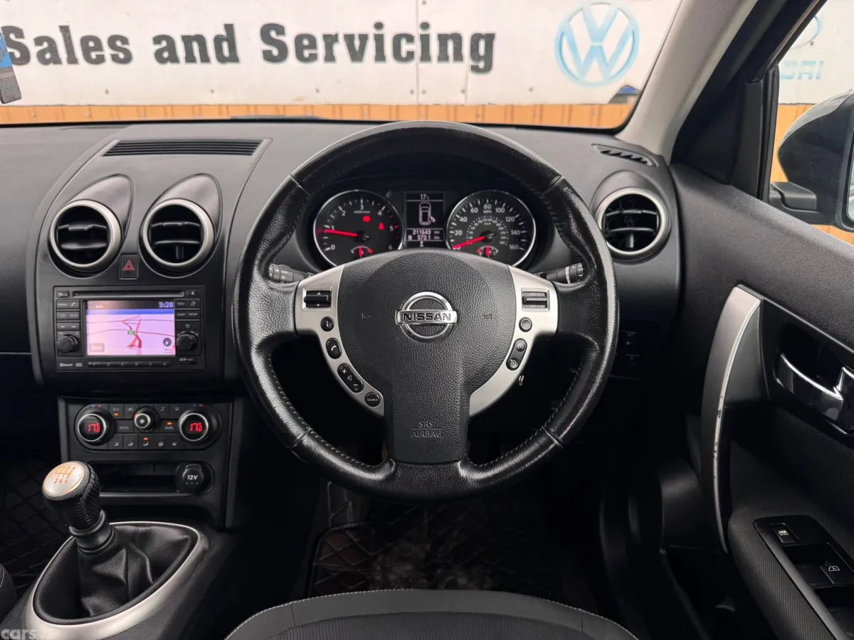 Nissan Qashqai Hatchback, Diesel, 2013, Grey