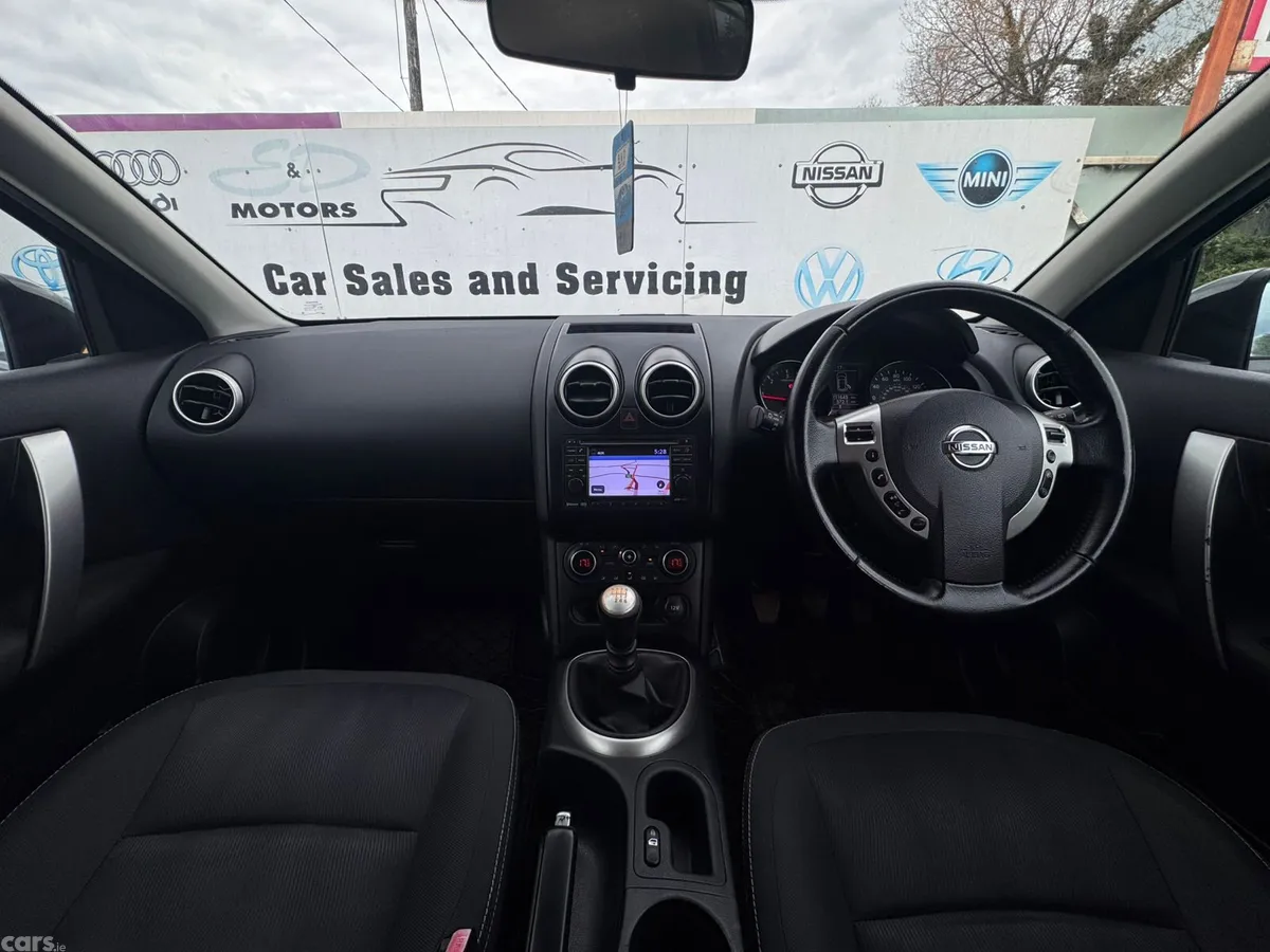 Nissan Qashqai Hatchback, Diesel, 2013, Grey