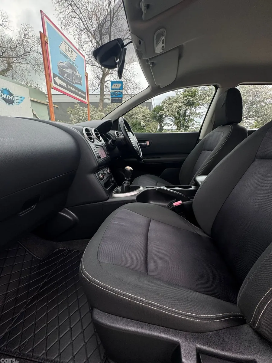 Nissan Qashqai Hatchback, Diesel, 2013, Grey