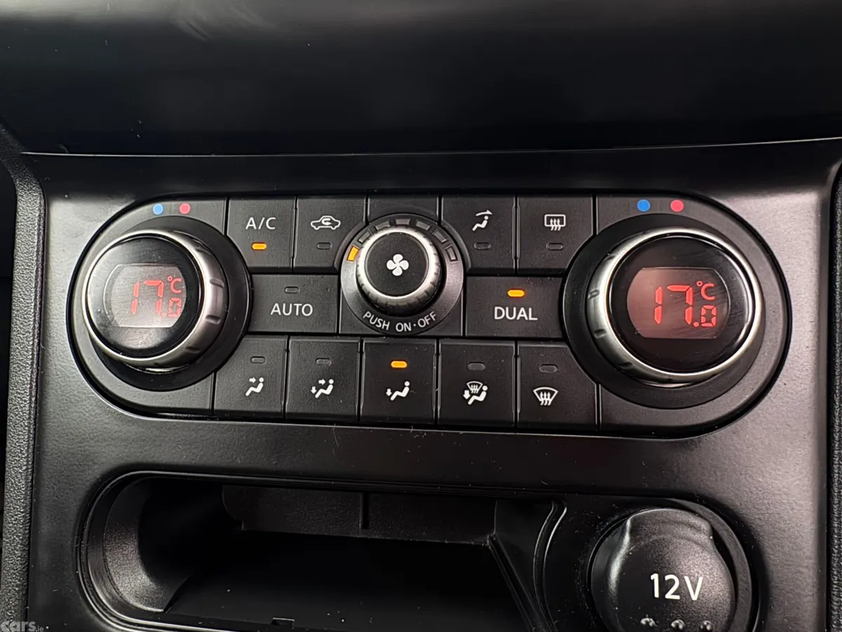 Nissan Qashqai Hatchback, Diesel, 2013, Grey