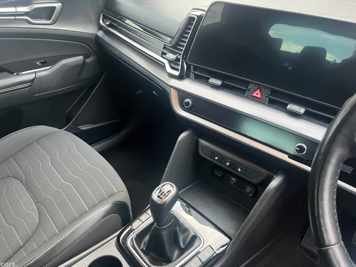 Kia Sportage SUV, Diesel Hybrid, 2023, White