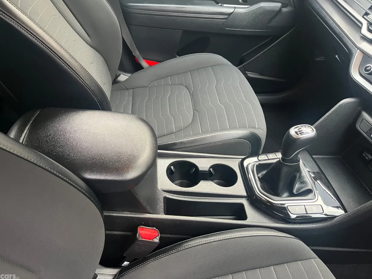 Kia Sportage SUV, Diesel Hybrid, 2023, White