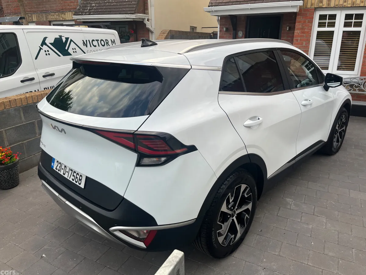 Kia Sportage SUV, Diesel Hybrid, 2023, White