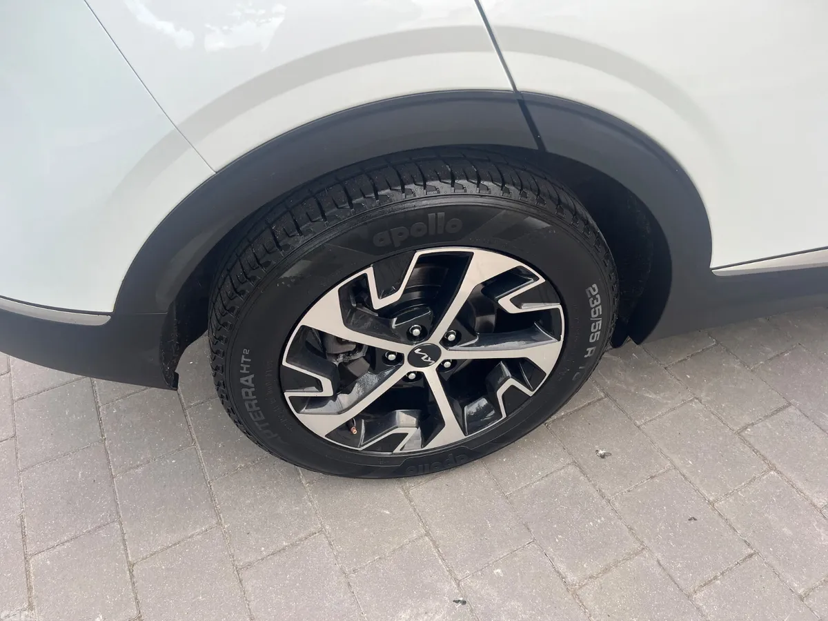 Kia Sportage SUV, Diesel Hybrid, 2023, White