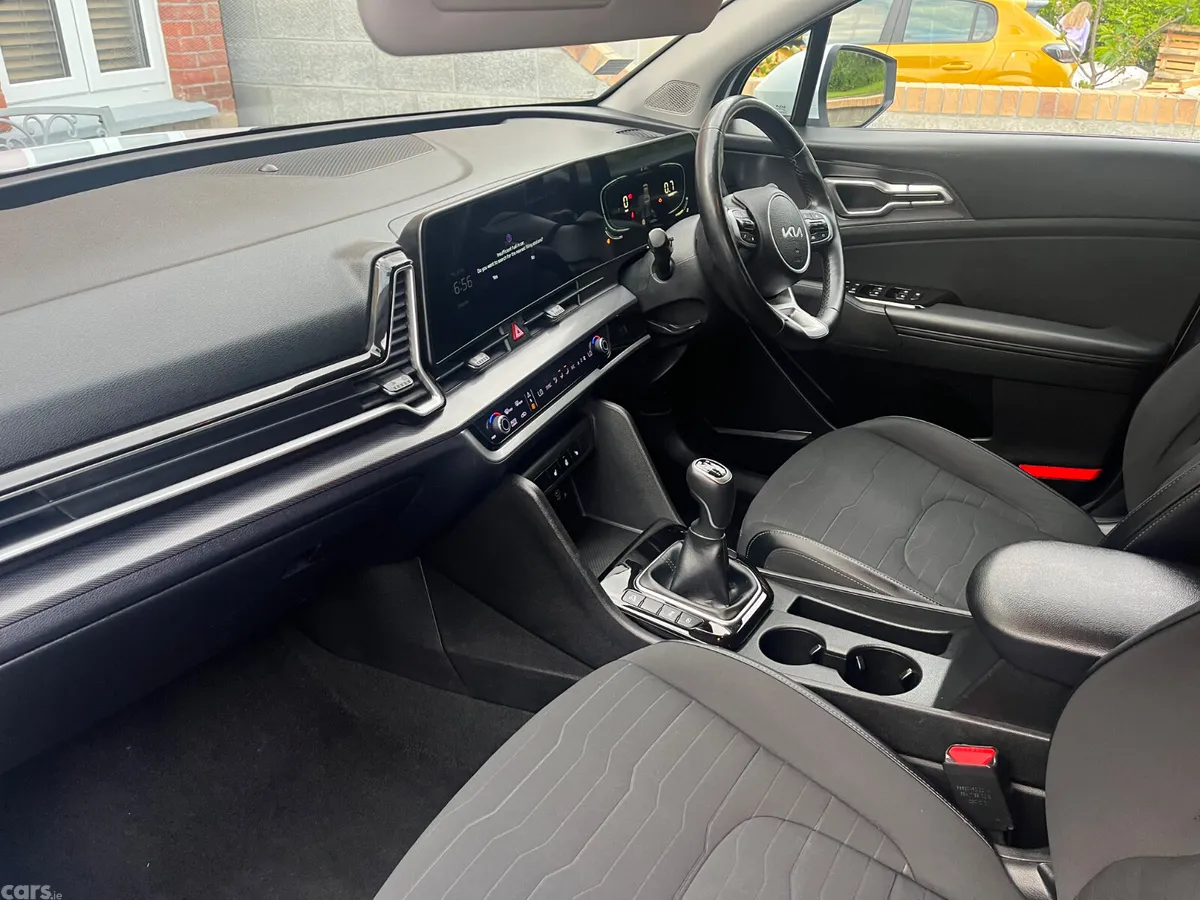 Kia Sportage SUV, Diesel Hybrid, 2023, White