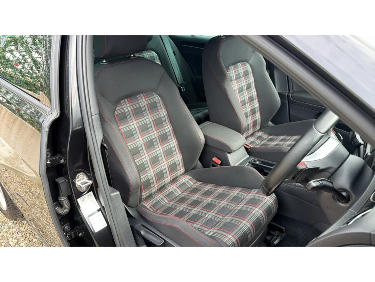 Volkswagen Golf Hatchback, Petrol, 2016, Black