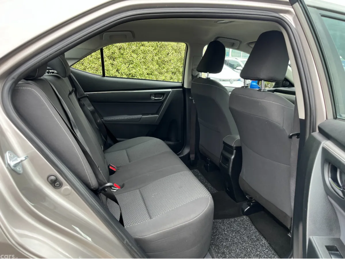 Toyota Corolla Saloon, Diesel, 2015, Bronze