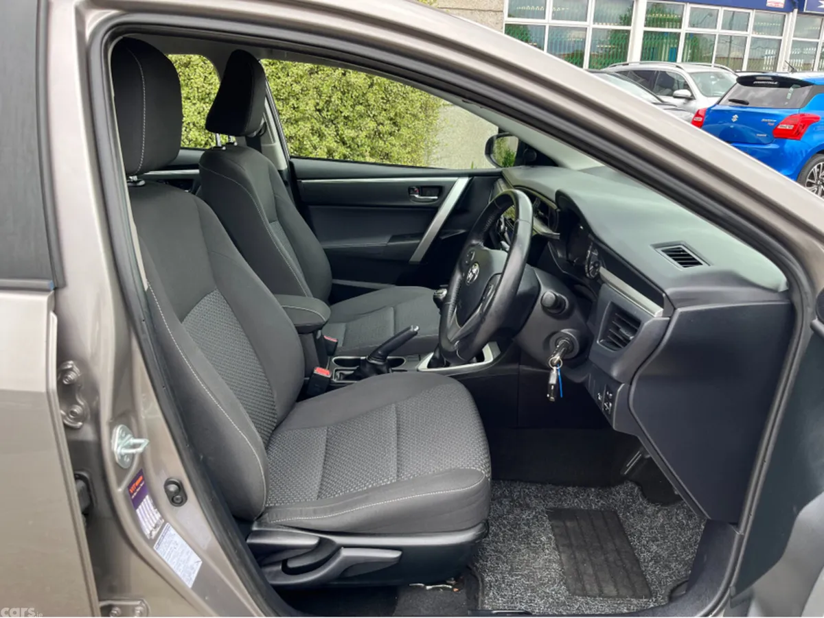 Toyota Corolla Saloon, Diesel, 2015, Bronze