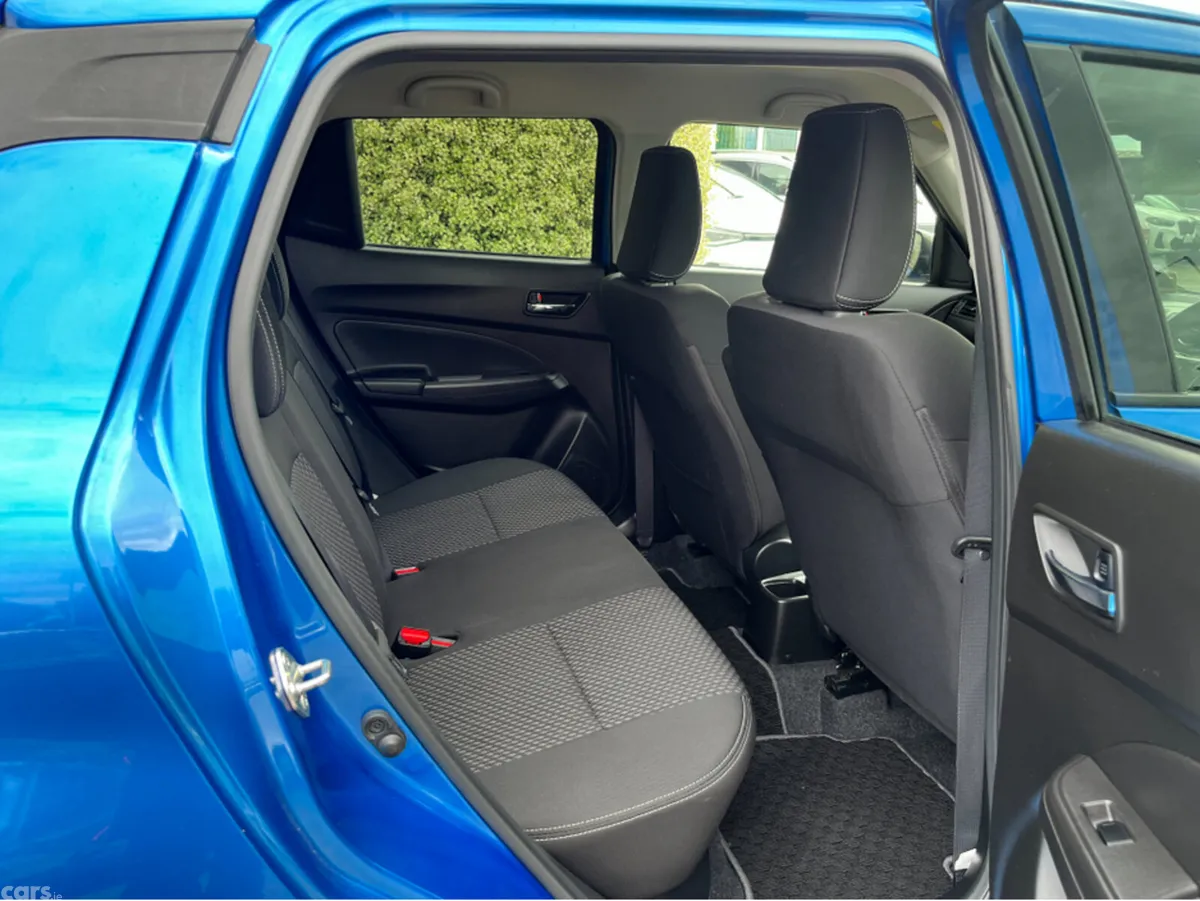 Suzuki Swift Hatchback, Petrol, 2022, Blue
