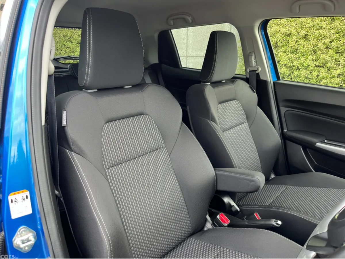 Suzuki Swift Hatchback, Petrol, 2022, Blue