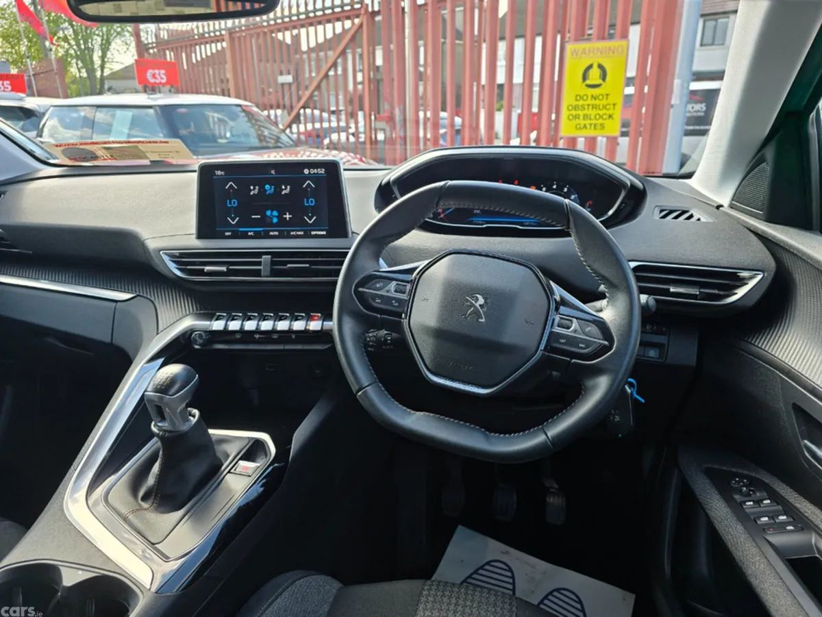 Peugeot 3008 MPV, Petrol, 2020, Grey