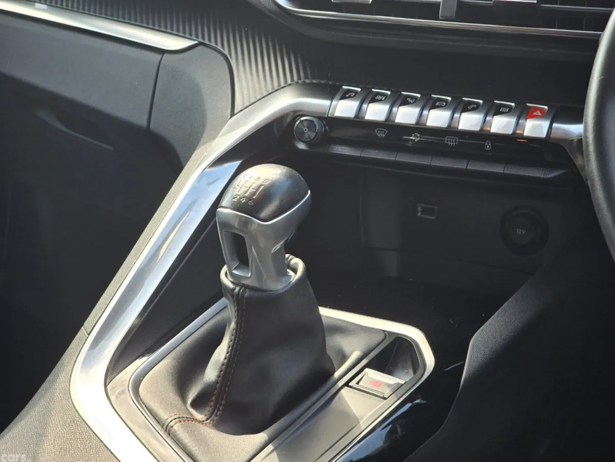 Peugeot 3008 MPV, Petrol, 2020, Grey