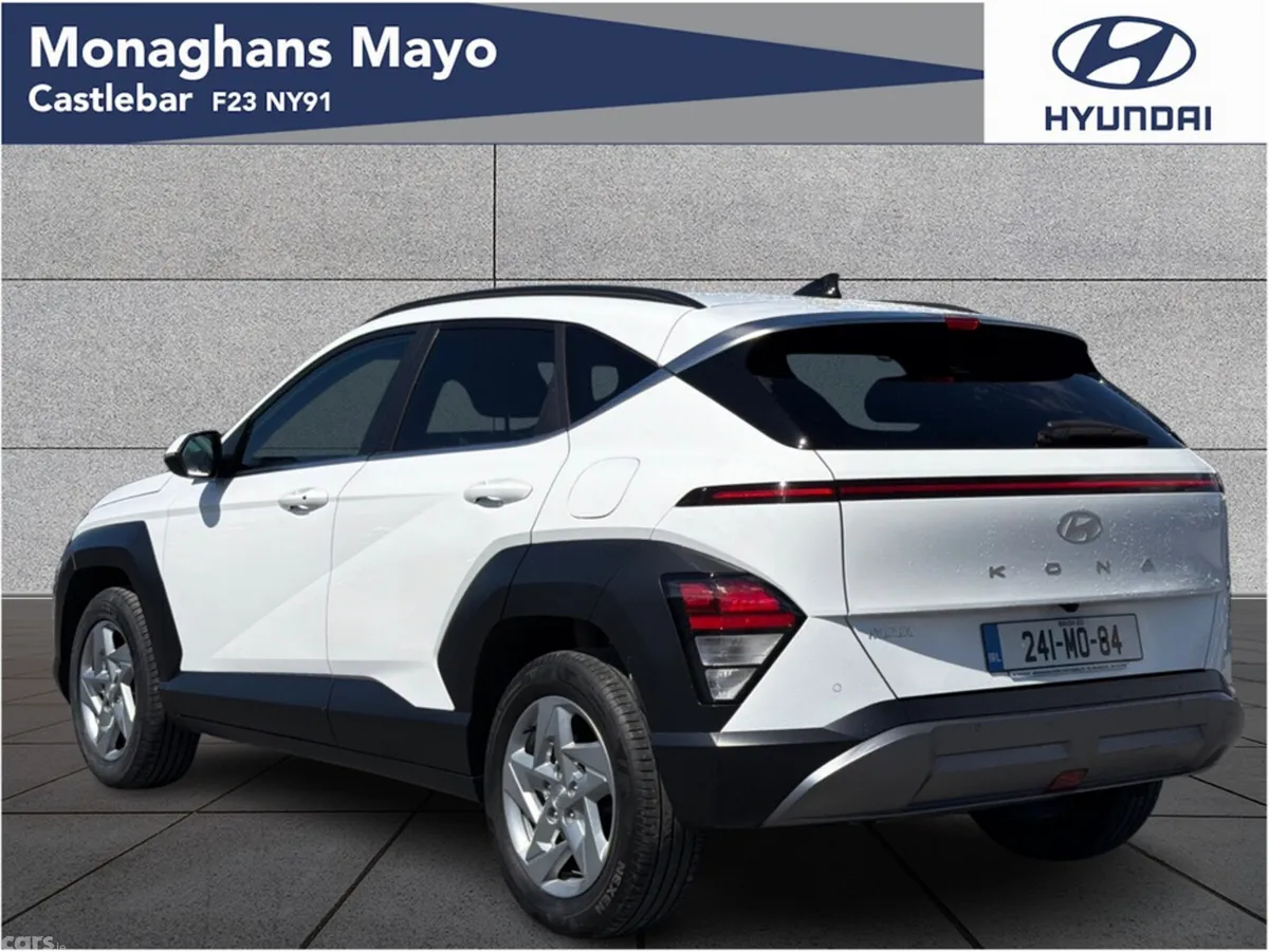 Hyundai KONA MPV, Petrol, 2024, White