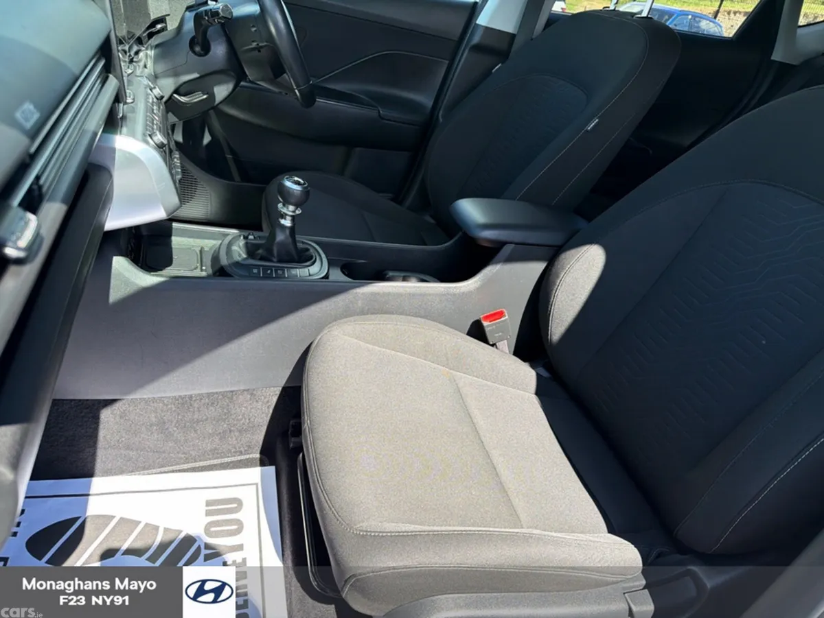 Hyundai KONA MPV, Petrol, 2024, White