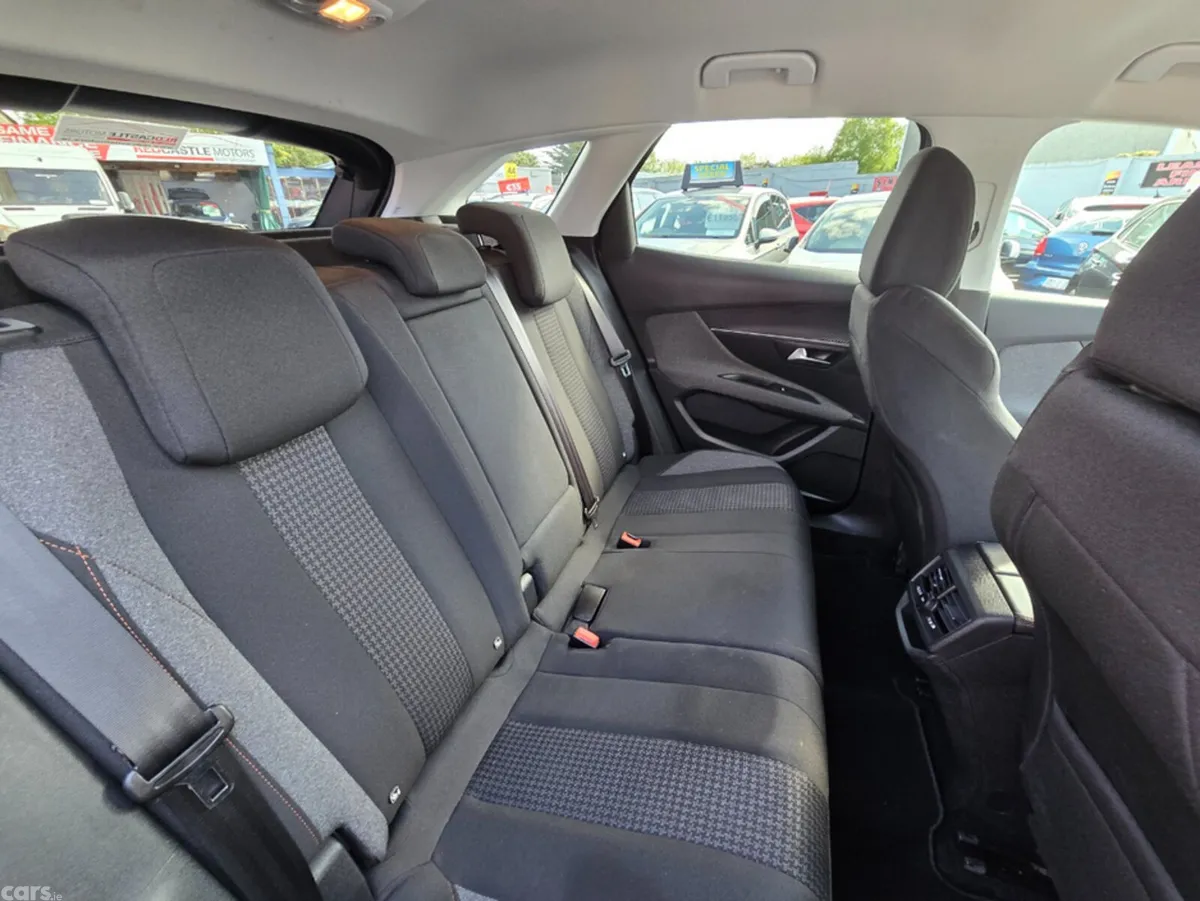 Peugeot 3008 MPV, Petrol, 2020, Grey