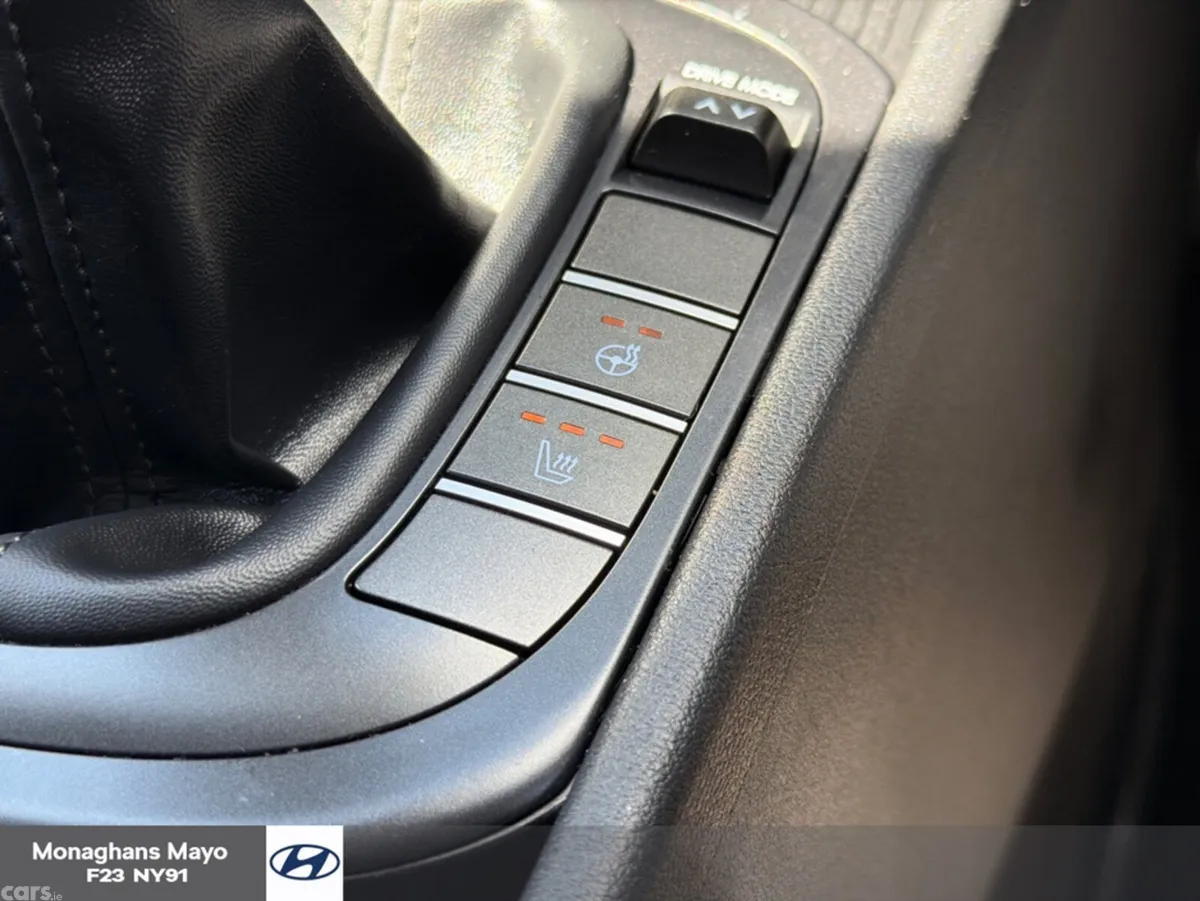 Hyundai KONA MPV, Petrol, 2024, White