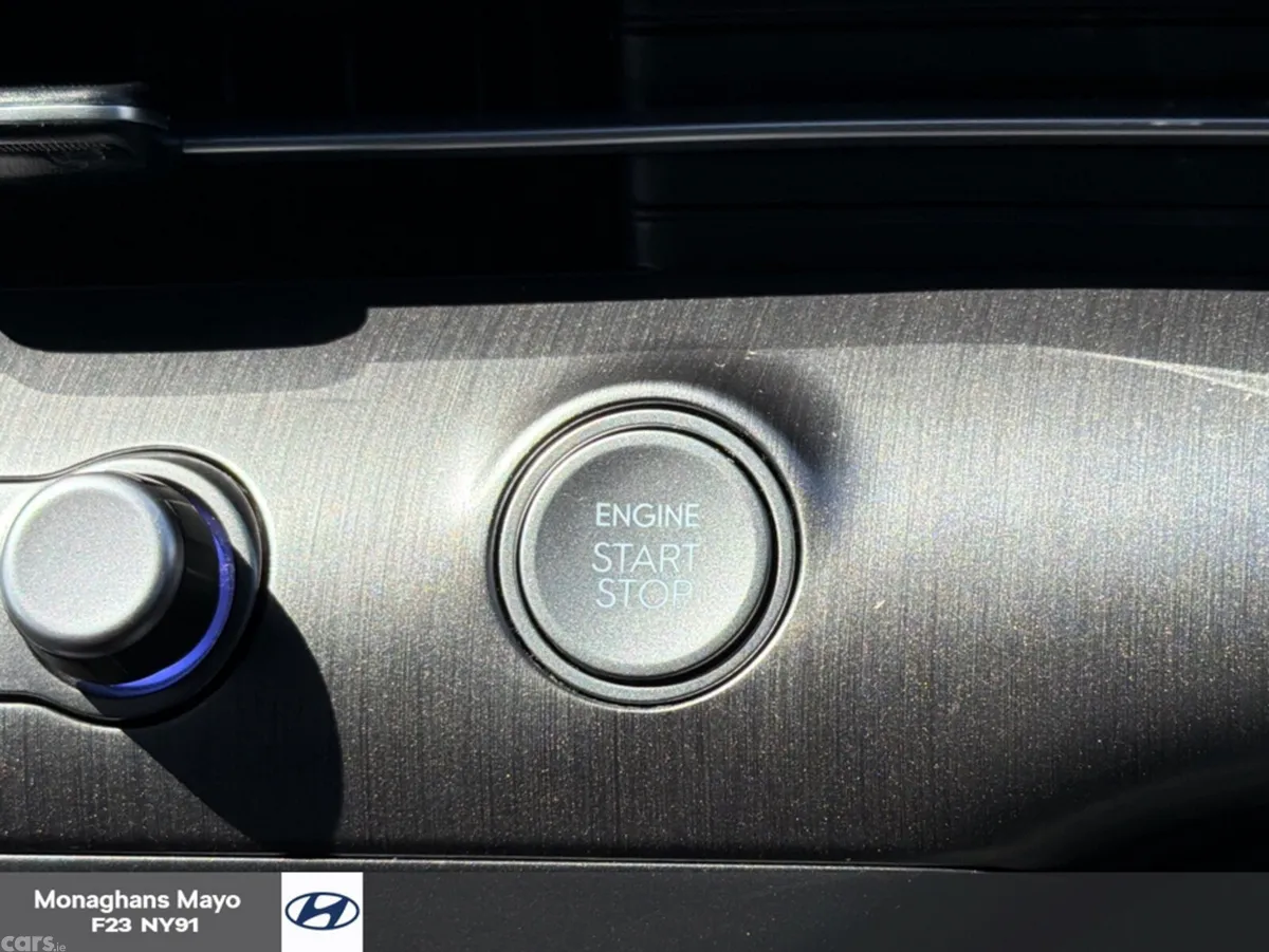 Hyundai KONA MPV, Petrol, 2024, White