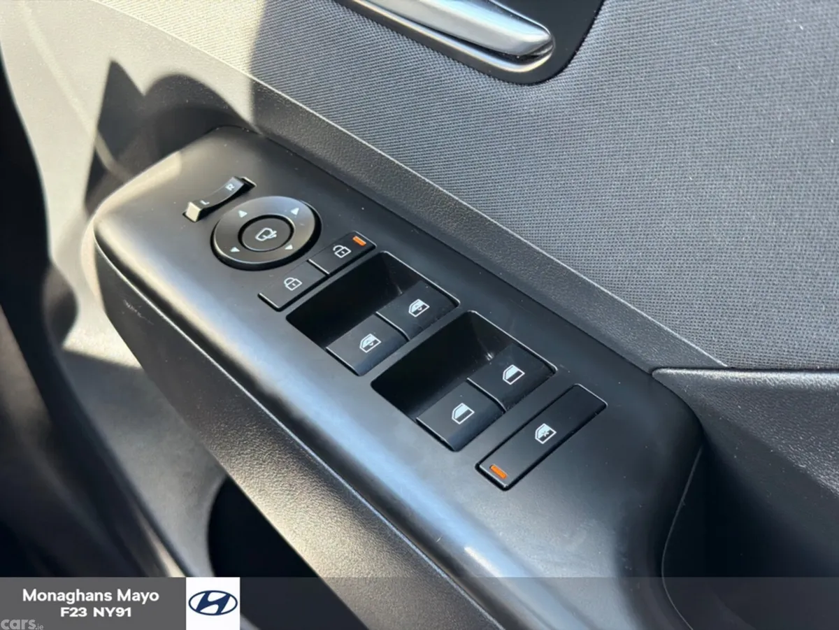 Hyundai KONA MPV, Petrol, 2024, White