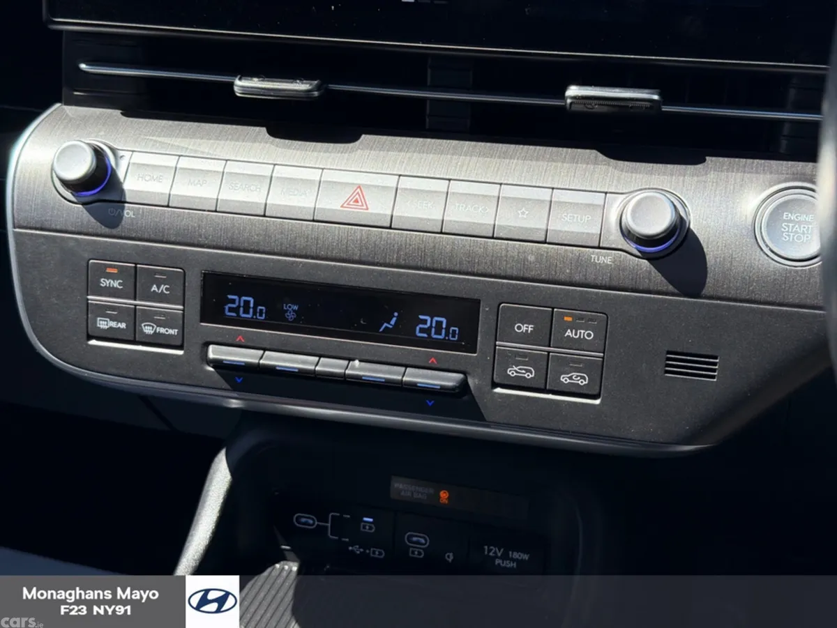 Hyundai KONA MPV, Petrol, 2024, White