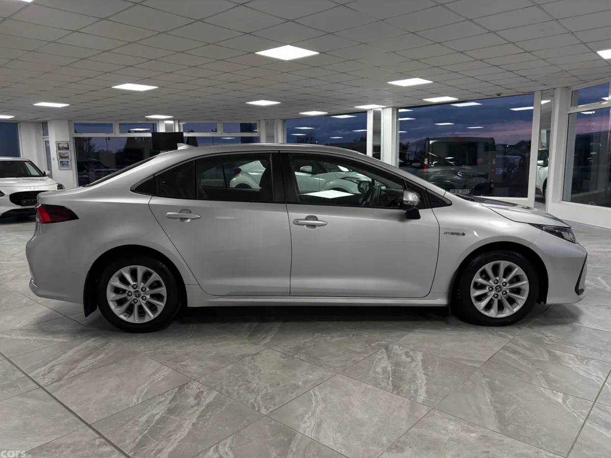 Toyota Corolla Saloon, Petrol Hybrid, 2019, Silver
