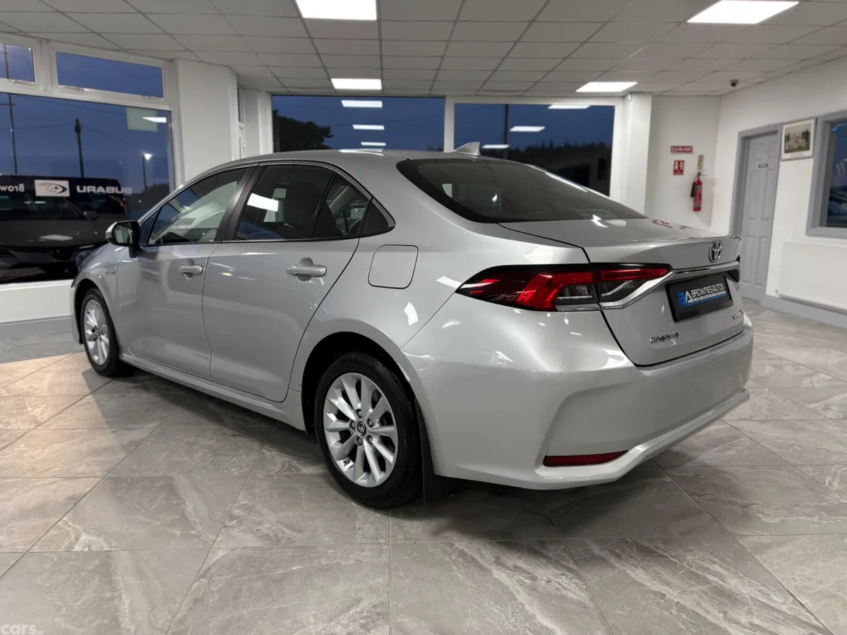 Toyota Corolla Saloon, Petrol Hybrid, 2019, Silver