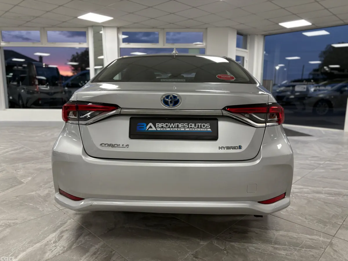 Toyota Corolla Saloon, Petrol Hybrid, 2019, Silver