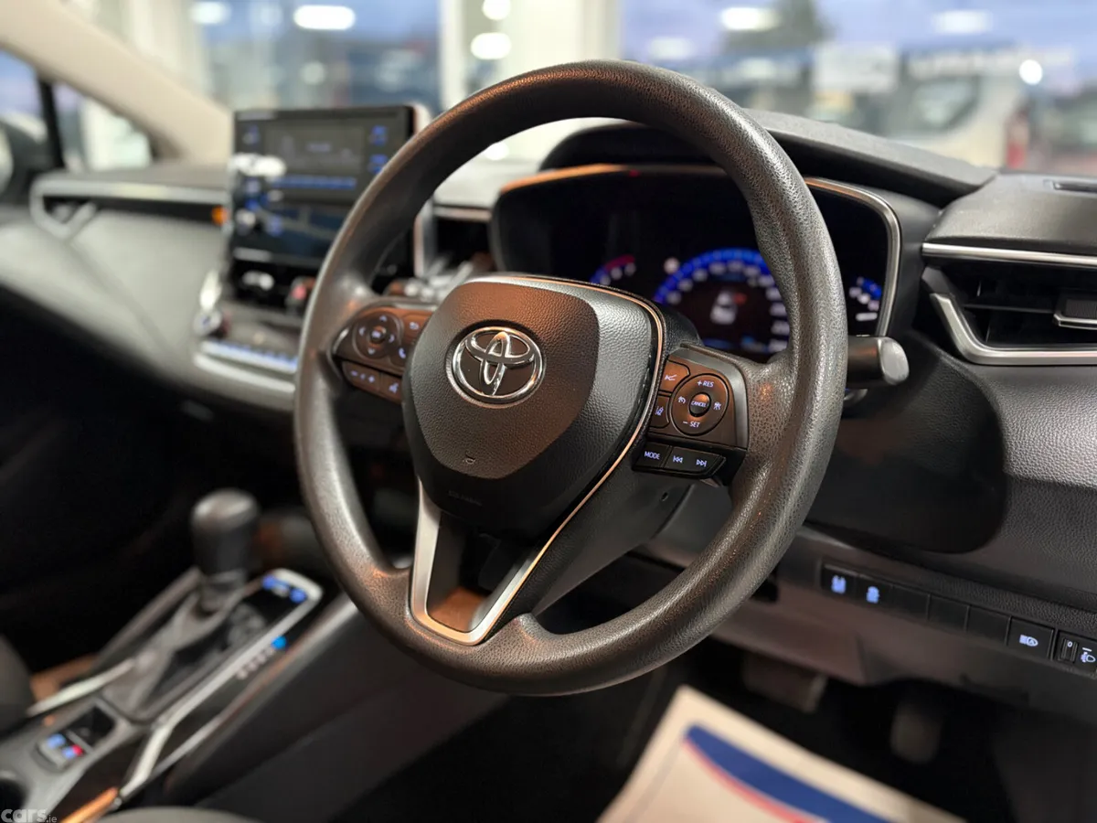 Toyota Corolla Saloon, Petrol Hybrid, 2019, Silver