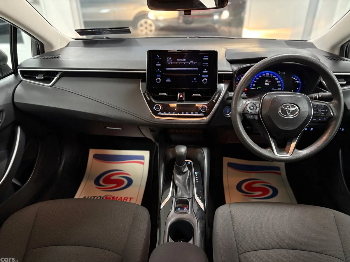Toyota Corolla Saloon, Petrol Hybrid, 2019, Silver