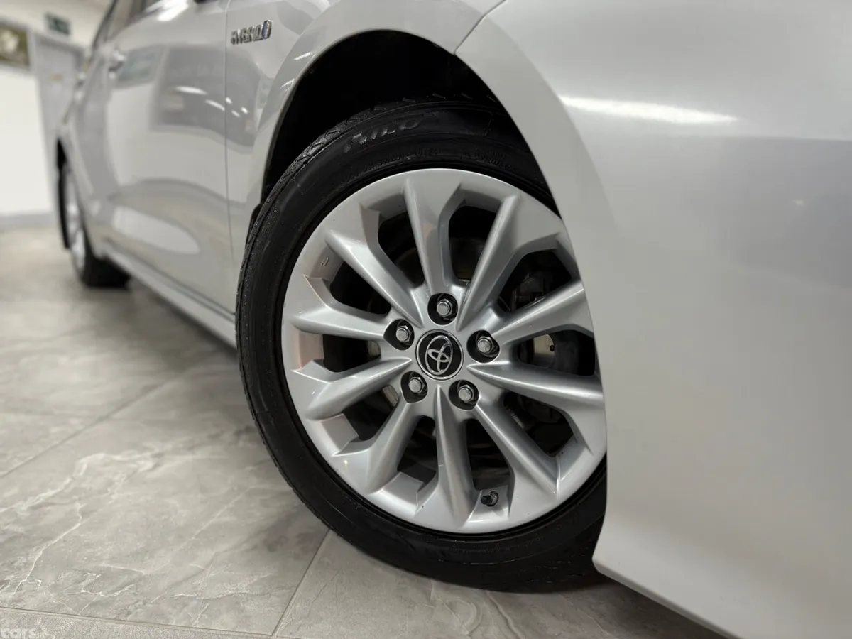 Toyota Corolla Saloon, Petrol Hybrid, 2019, Silver