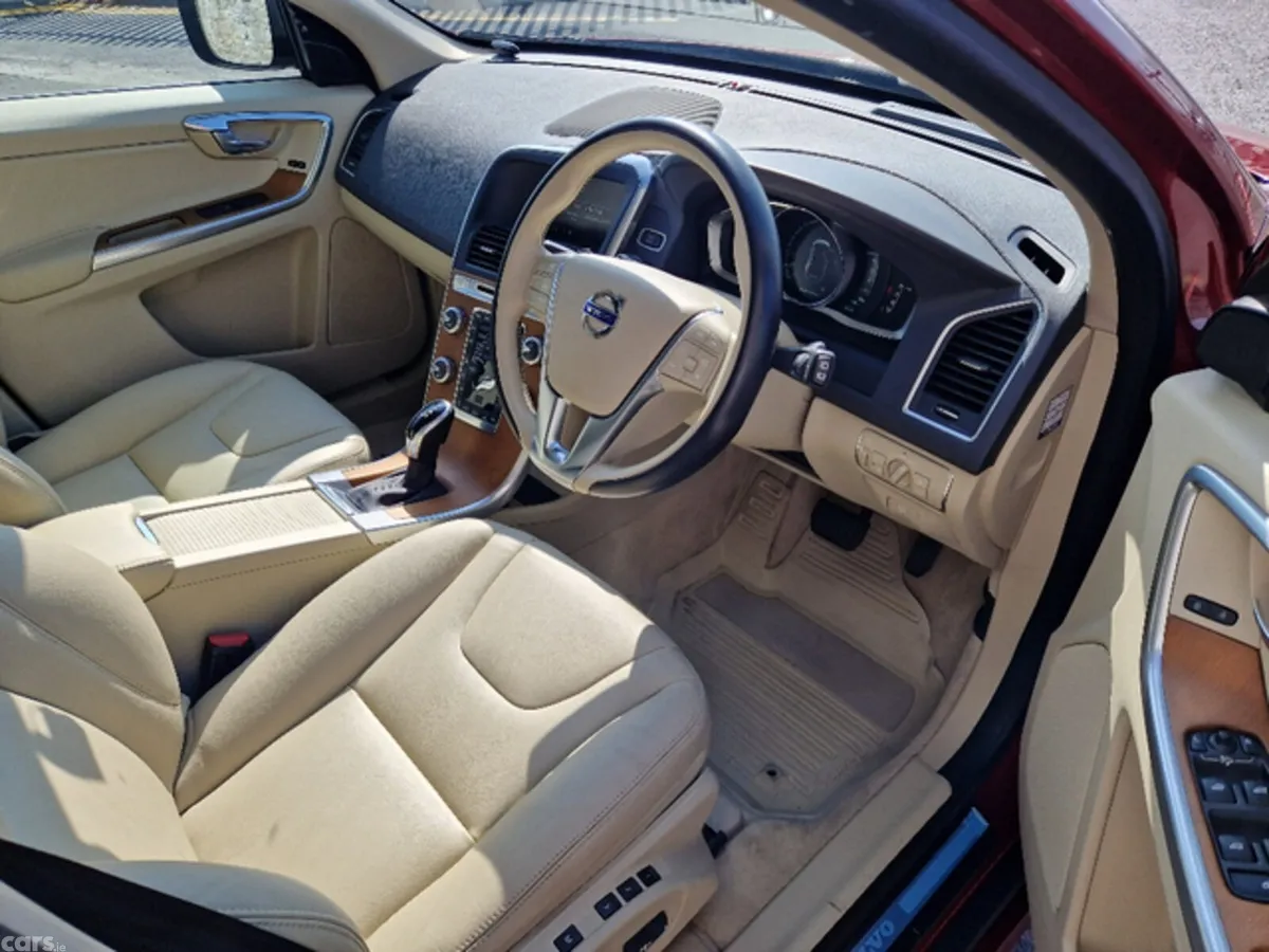 Volvo XC60 SUV, Diesel, 2017, Red
