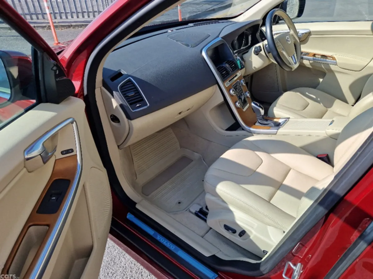 Volvo XC60 SUV, Diesel, 2017, Red