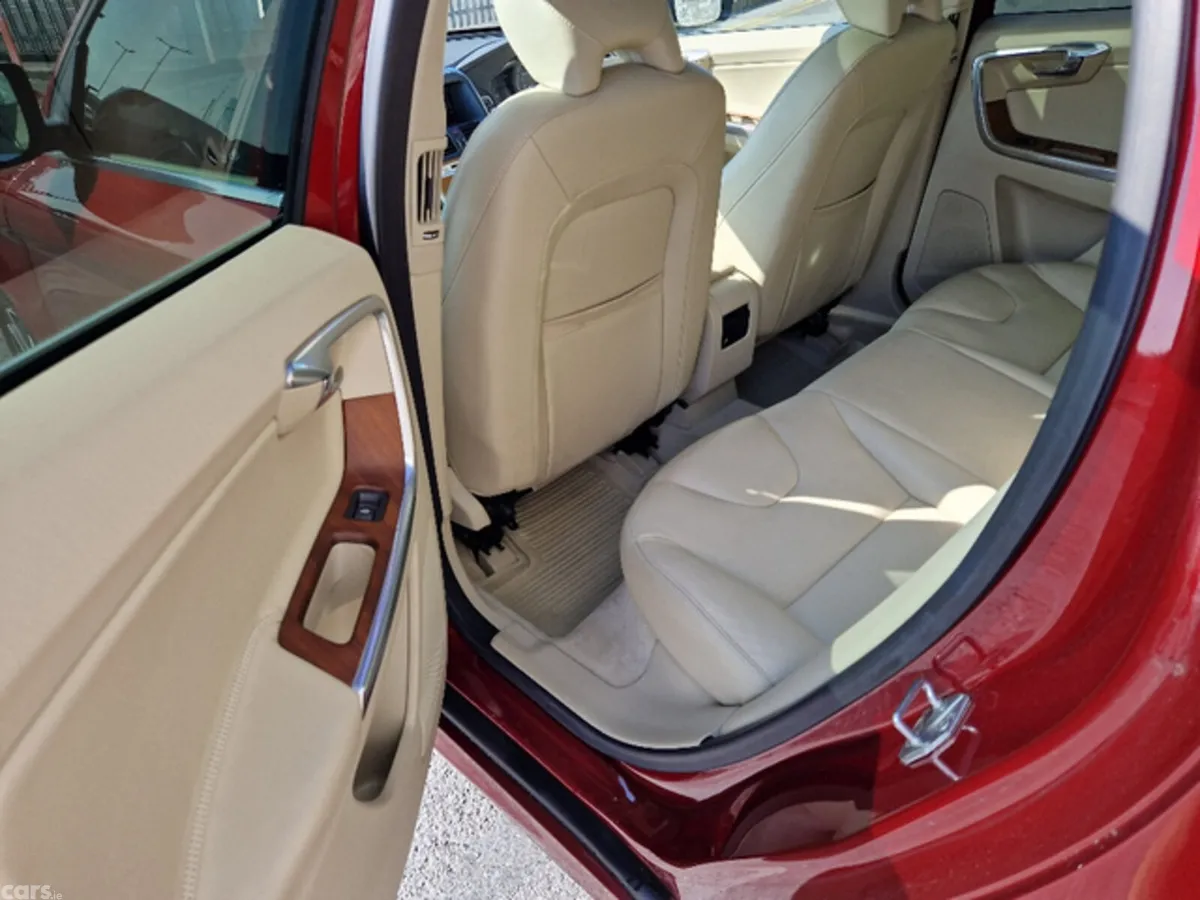 Volvo XC60 SUV, Diesel, 2017, Red