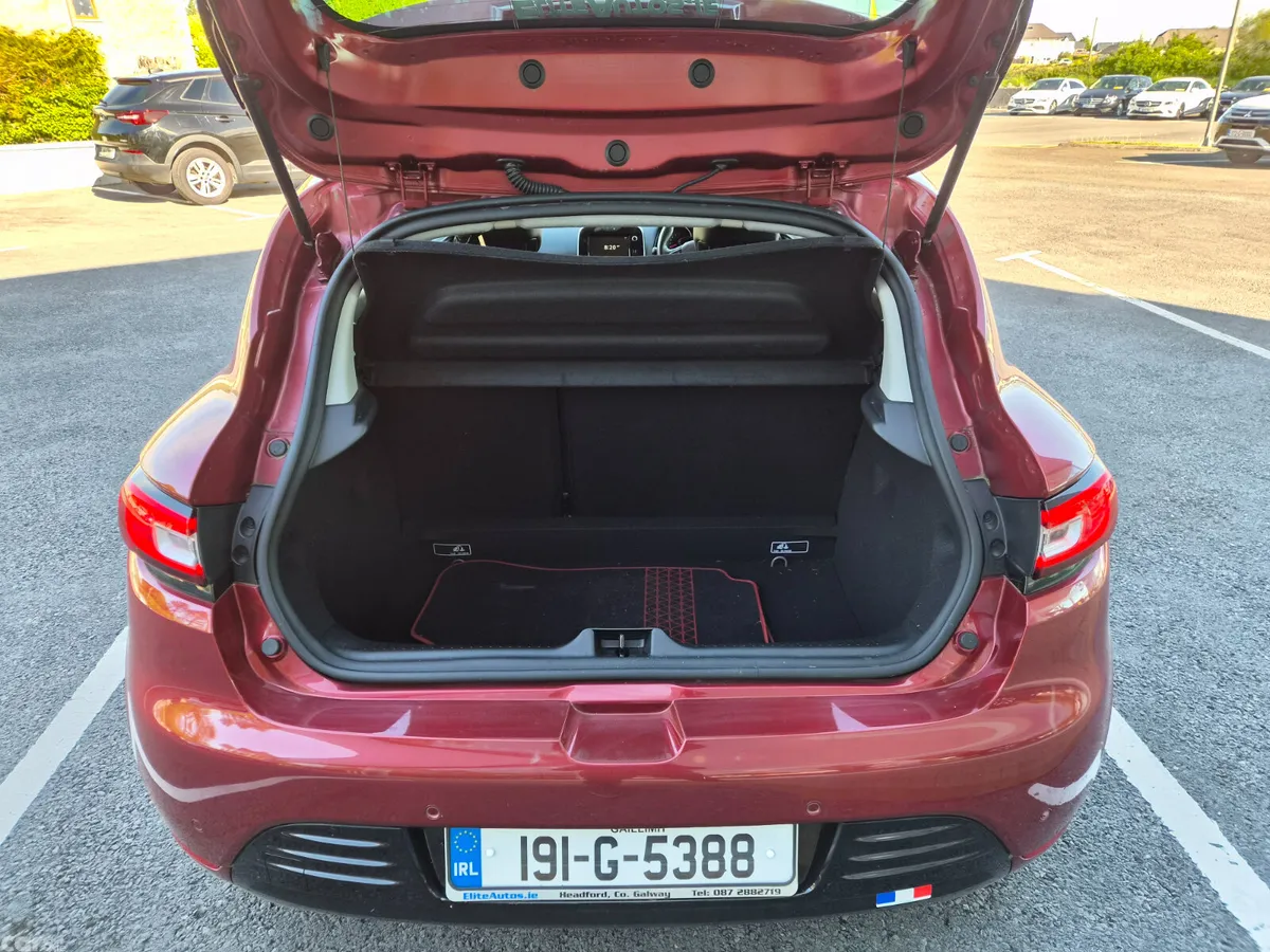 Renault Clio Hatchback, Petrol, 2019, Red