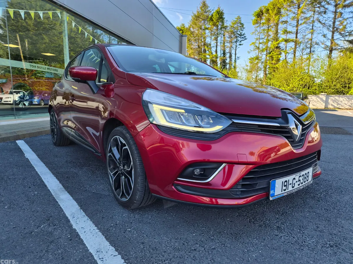 Renault Clio Hatchback, Petrol, 2019, Red