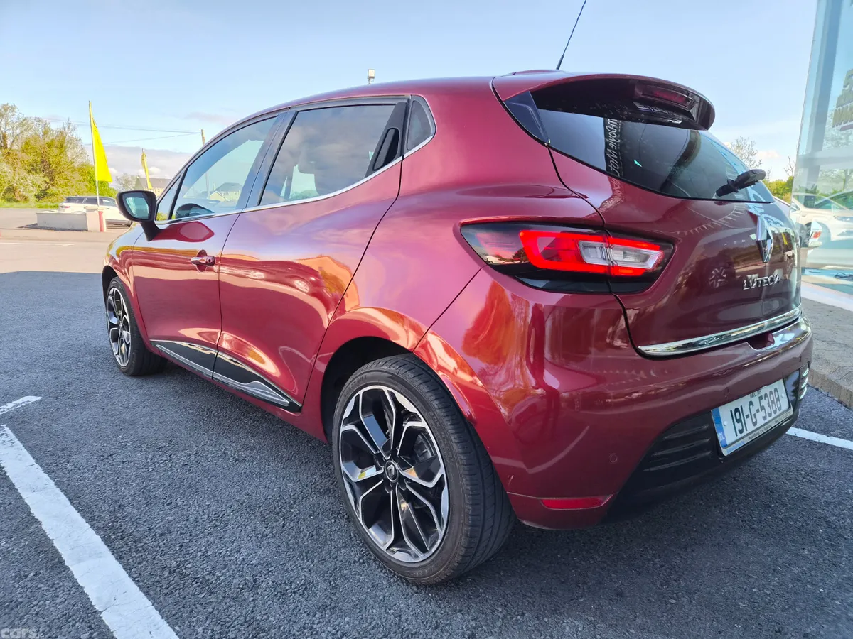 Renault Clio Hatchback, Petrol, 2019, Red