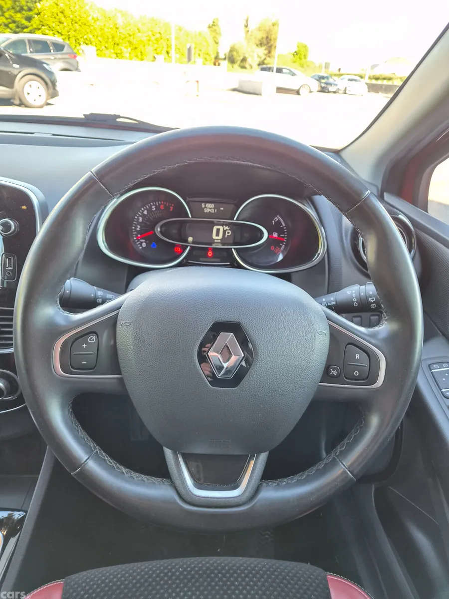 Renault Clio Hatchback, Petrol, 2019, Red