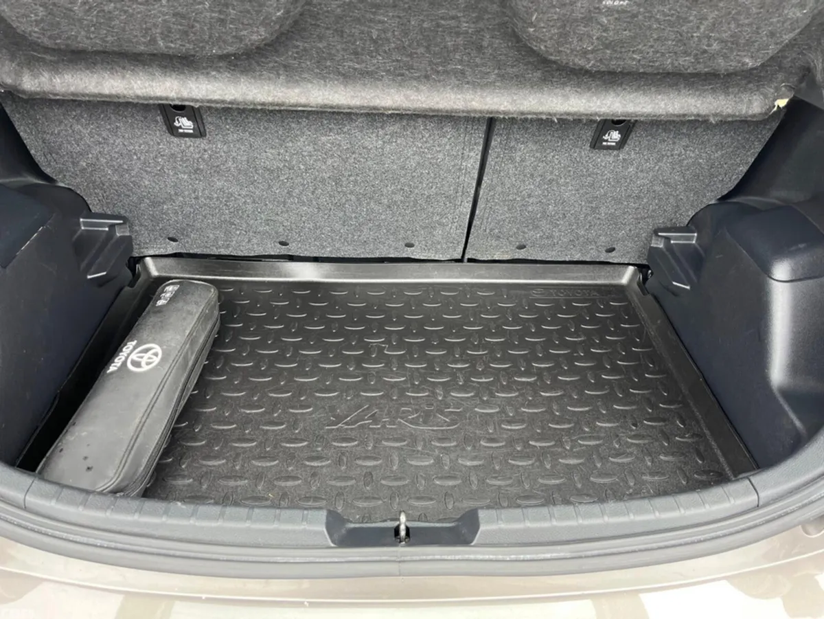 Toyota Yaris Hatchback, Petrol, 2020, Grey