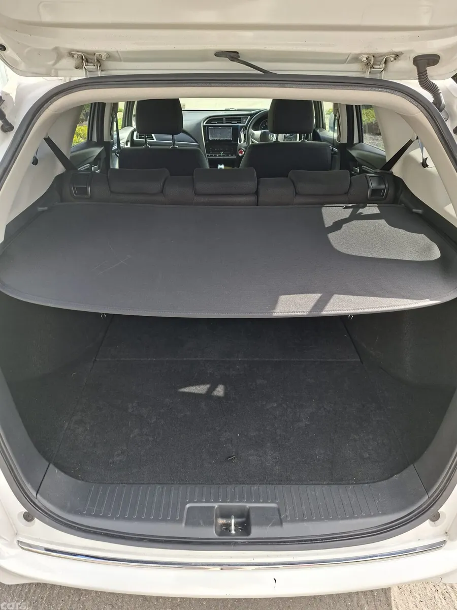 Honda Fit Estate, Petrol Hybrid, 2022, White