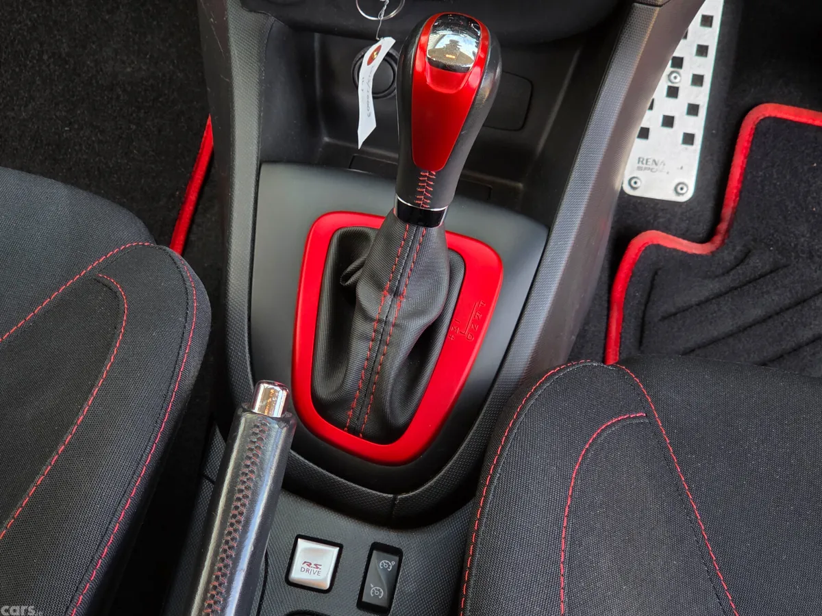 Renault Clio Hatchback, Petrol, 2014, Red
