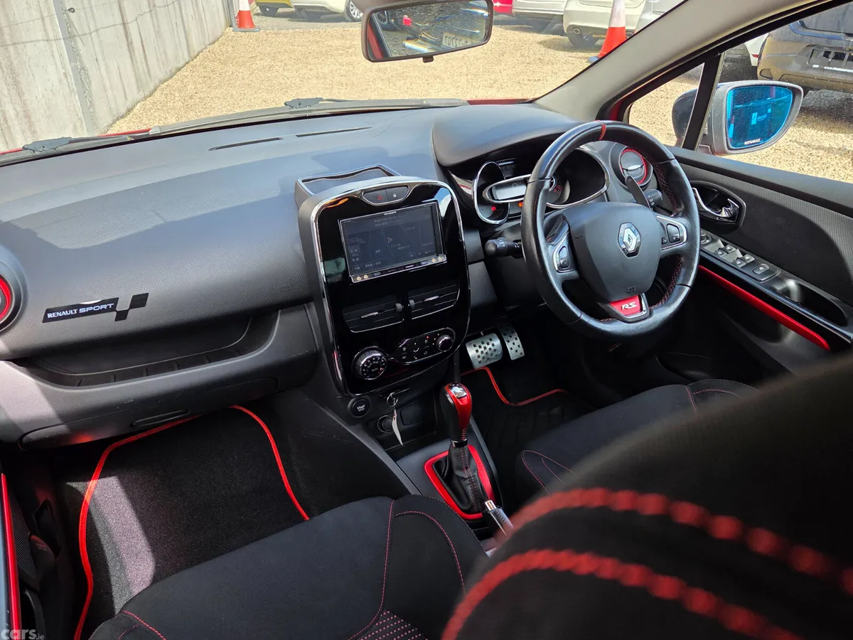 Renault Clio Hatchback, Petrol, 2014, Red