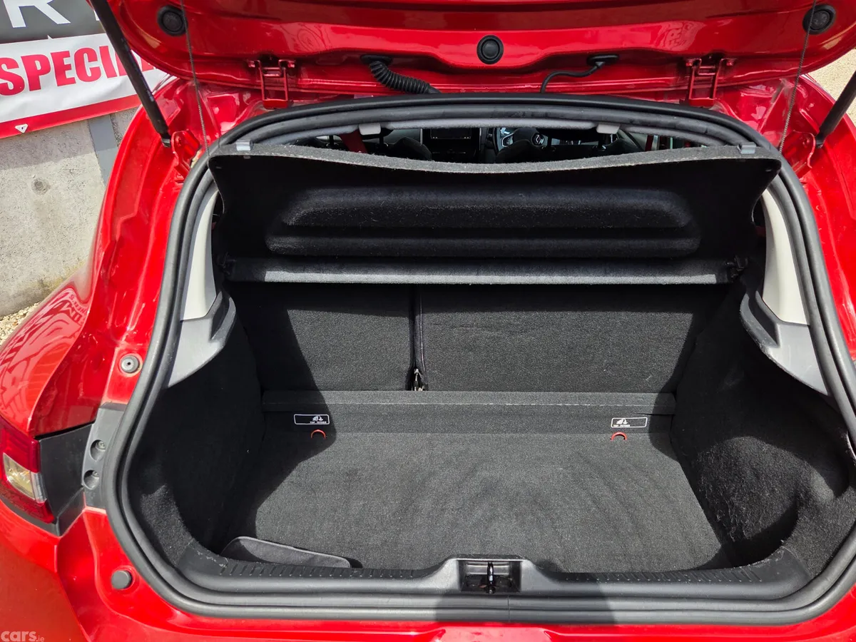 Renault Clio Hatchback, Petrol, 2014, Red